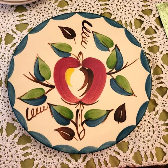 Vintage Pristine Purinton Slip Ware Apple Print Glazed Ceramic Serving Plate - Picture 1 of 4